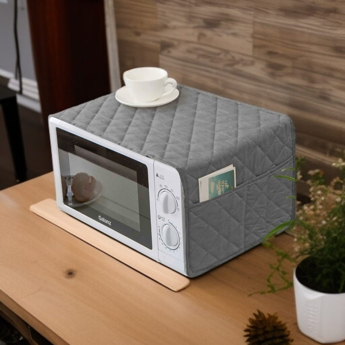 Quilted Microwave Oven Cover with Side Pockets – Dustproof Kitchen Appliance Cover